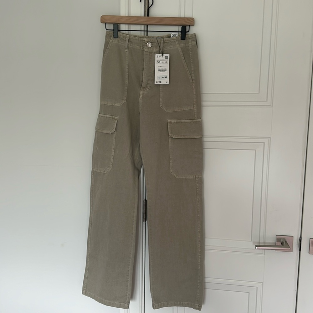 Size 4 Zara tan cargo pants